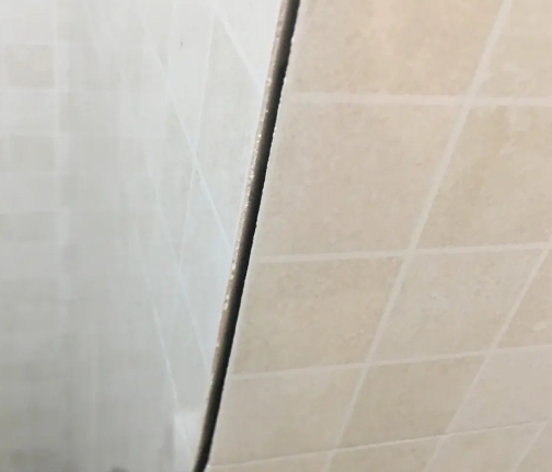 建德瓷砖空鼓维修公司分享阳台瓷砖脱落的修复过程可以分为以下几个步骤